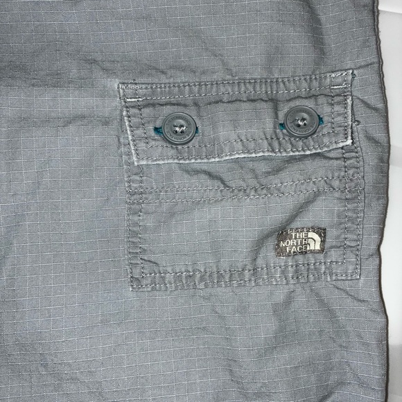 The North Face Shorts Womens Size 10L Gray Ripstop 10” Inseam Cargo Hiking - Picture 2 of 7